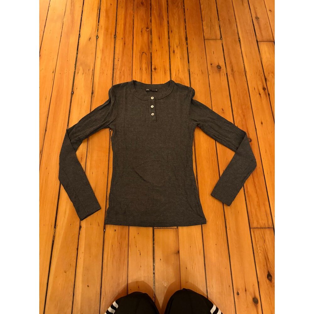 Zara women's gray ribbed longsleeve tee t-shirt buttons - Picture 3 of 4